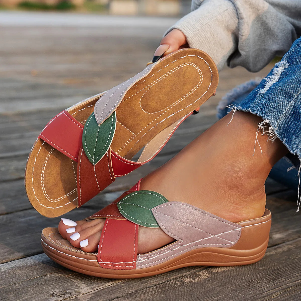 Women's black thick-soled slippers with cross-straps and peep-toe design
