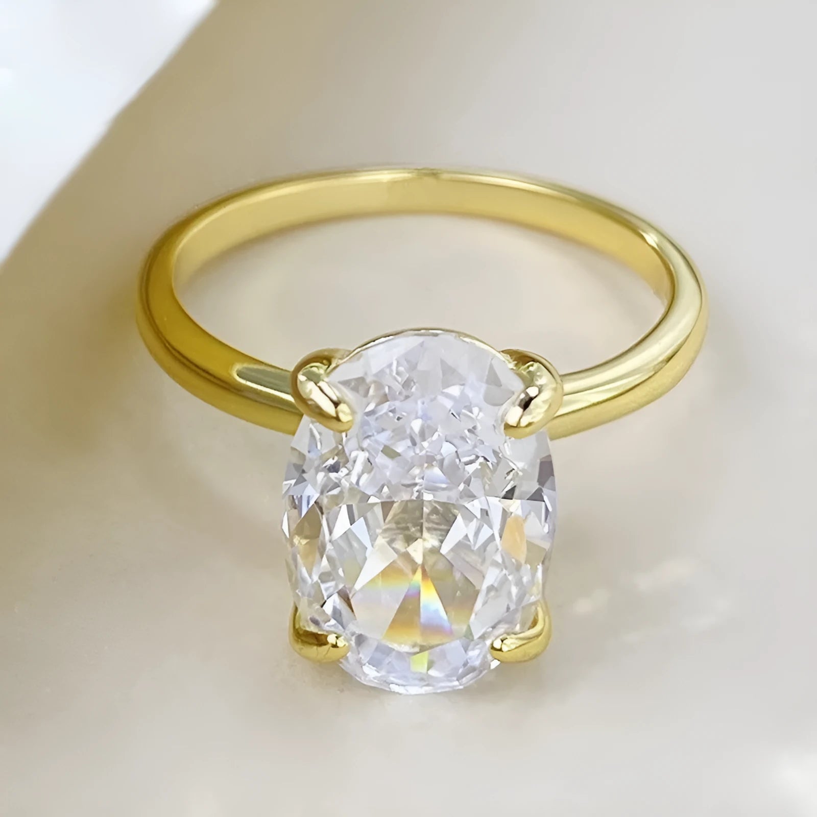 Women's oval ring with four-claw setting in 9 silver, gold and silver colour options