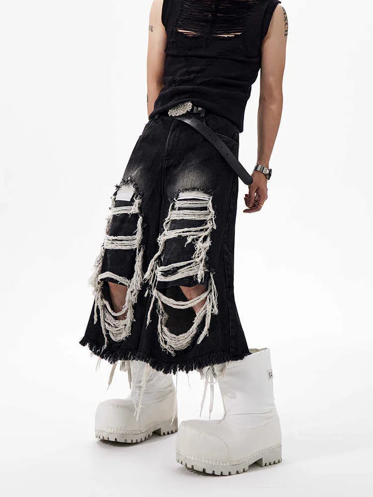 Black cropped wide-leg jeans with mid-high waist and ripped patch details on cotton denim fabric