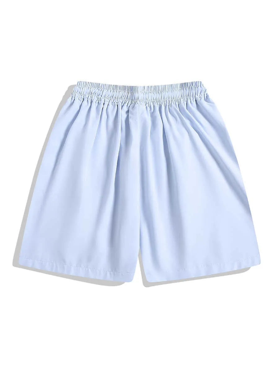 Man wearing black loose-fitting quick-dry training shorts with an elastic waist, suitable for sports and casual wear.