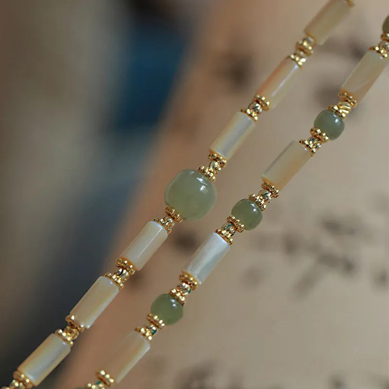 Natural Hetian jade white lip shell bracelet with round beads and simple geometric design