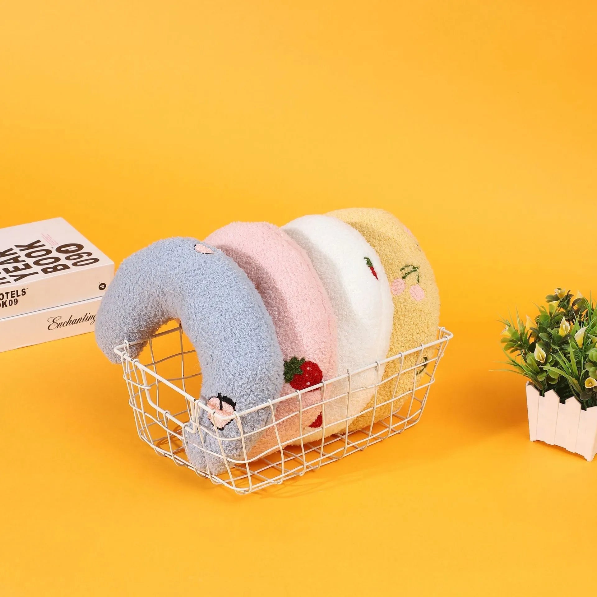 Cartoon U-shaped half moon pet pillow in blue for cat cage bedding