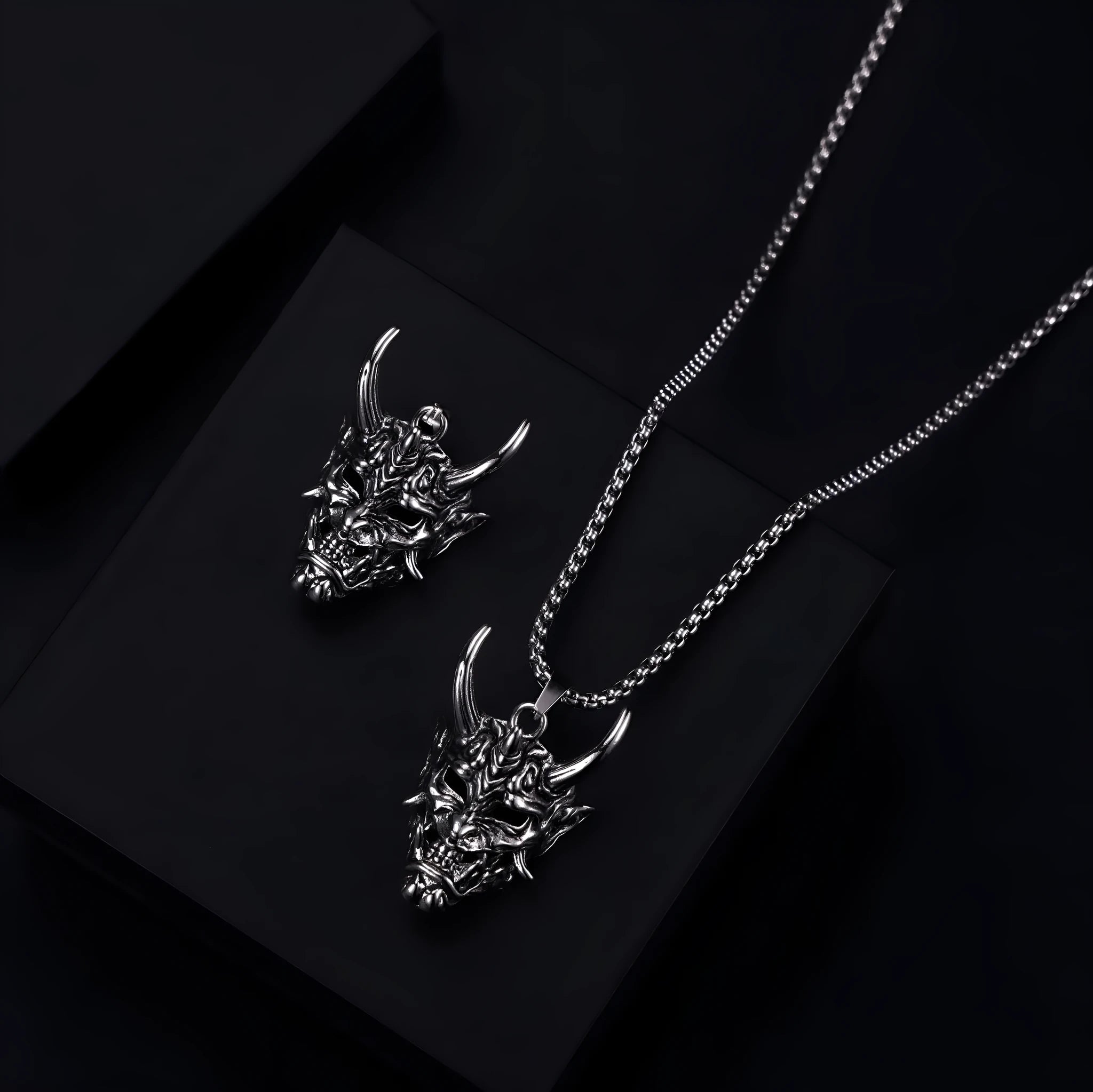 Men's silver electroplated alloy vintage necklace with 40mm by 27mm pendant