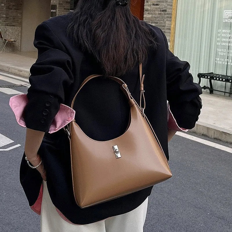 Genuine leather dumpling-shaped crossbody bag with organised compartments in six colour options