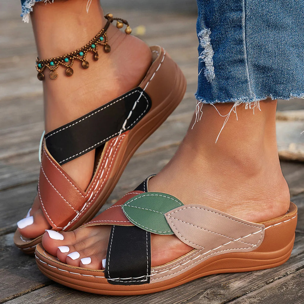 Women's black thick-soled slippers with cross-straps and peep-toe design