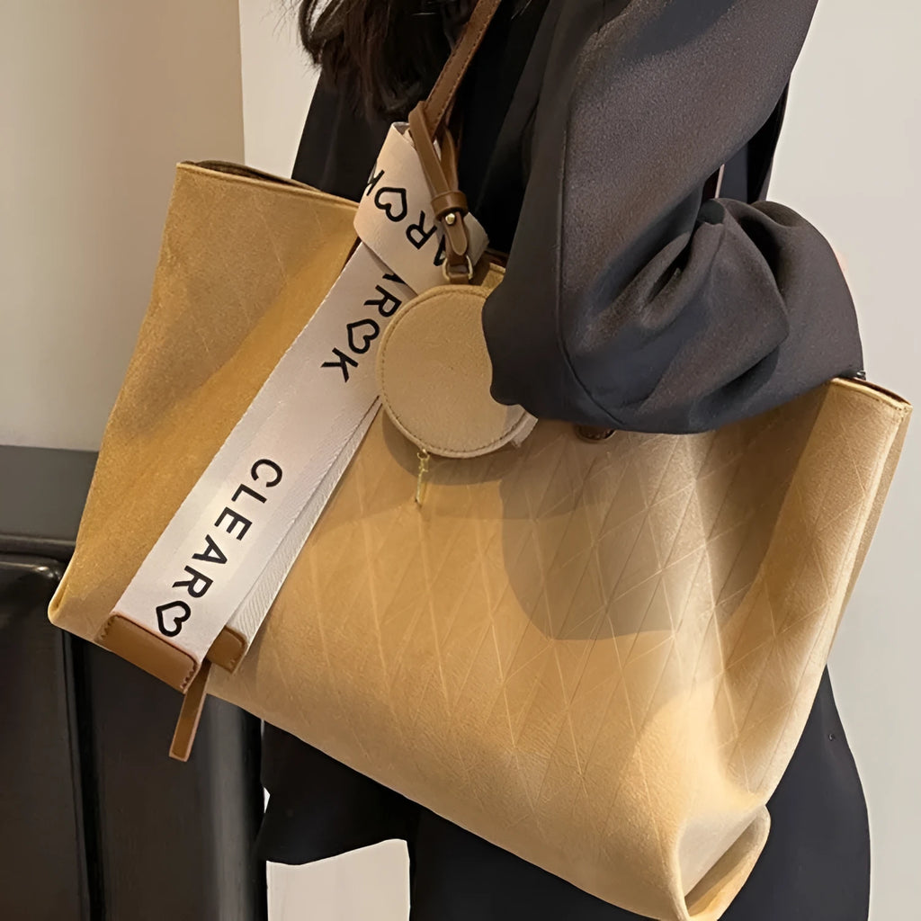 Casual large capacity polyester shoulder bag in horizontal square shape with zippered internal compartment
