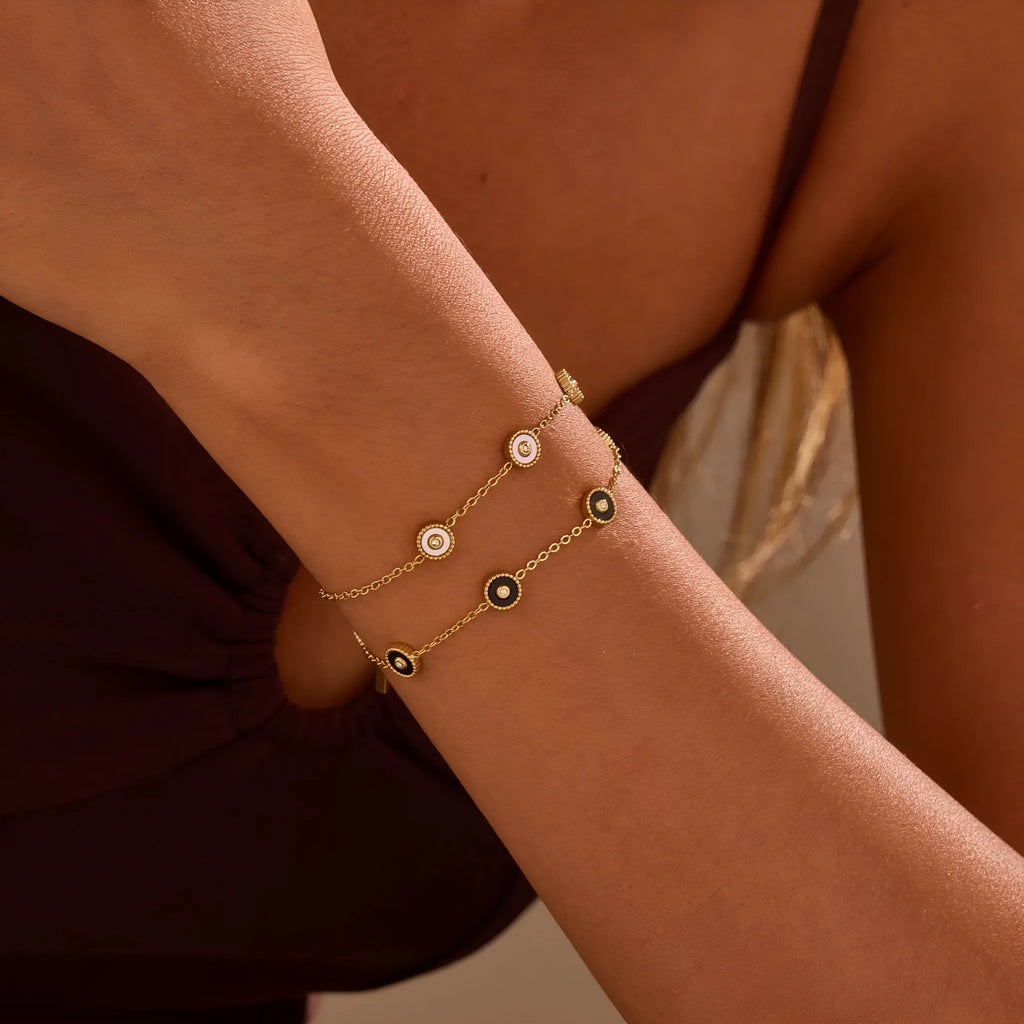 Women's geometric stainless steel bracelet and necklace set with 18K gold plating and fritillary design