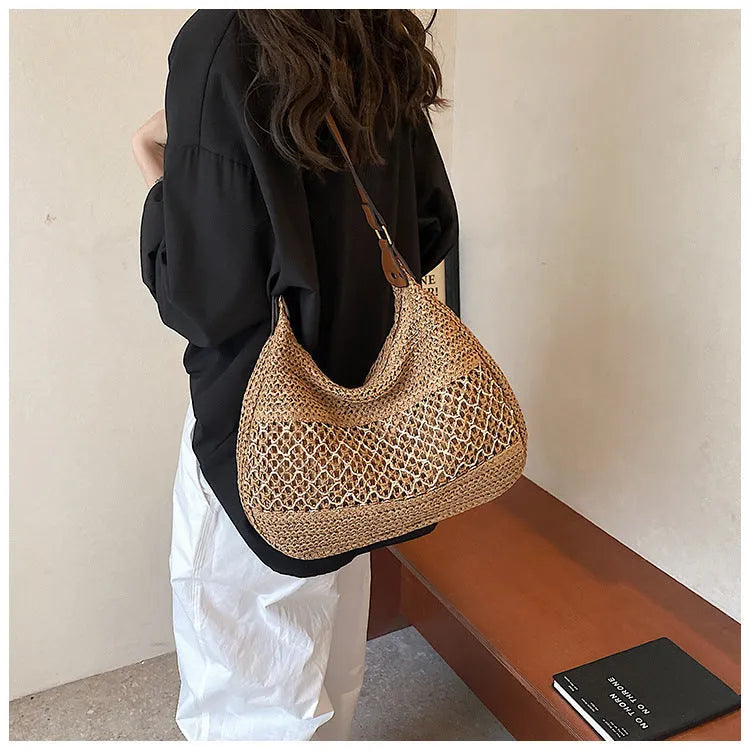 Women's straw cross body bag in horizontal square shape with sandwich pocket