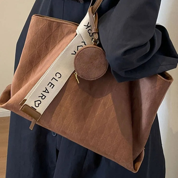 Casual large capacity polyester shoulder bag in horizontal square shape with zippered internal compartment
