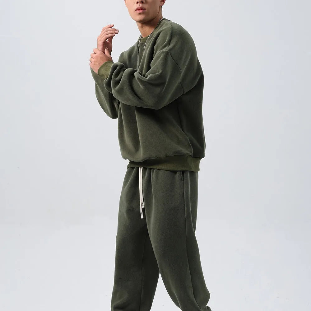 Men's loose polar fleece sports suit in army green with long sleeves and padded trousers