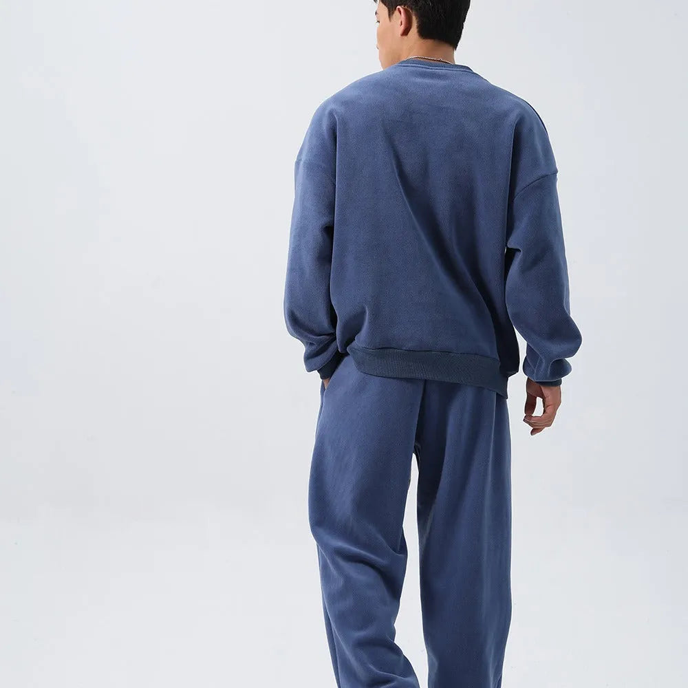 Men's loose polar fleece sports suit in army green with long sleeves and padded trousers