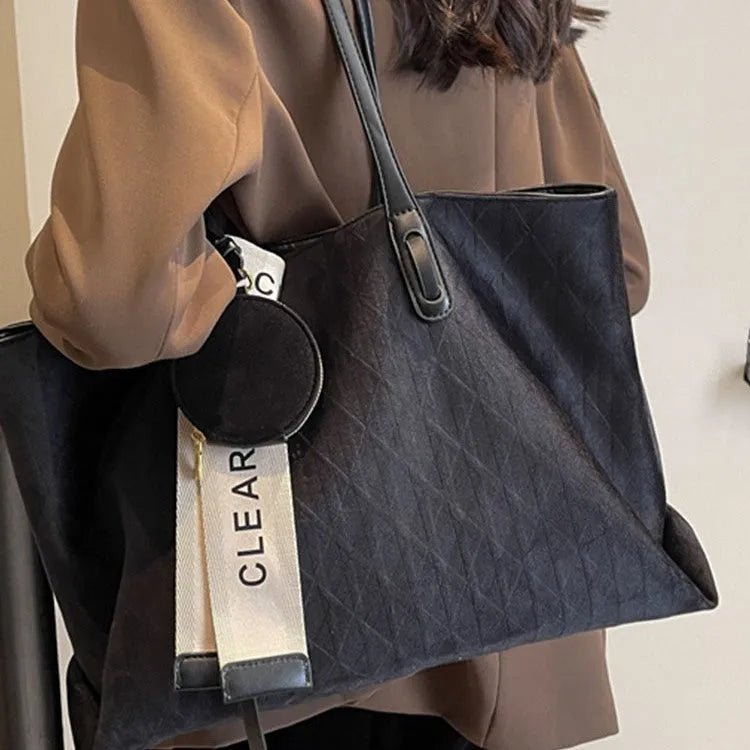Casual large capacity polyester shoulder bag in horizontal square shape with zippered internal compartment