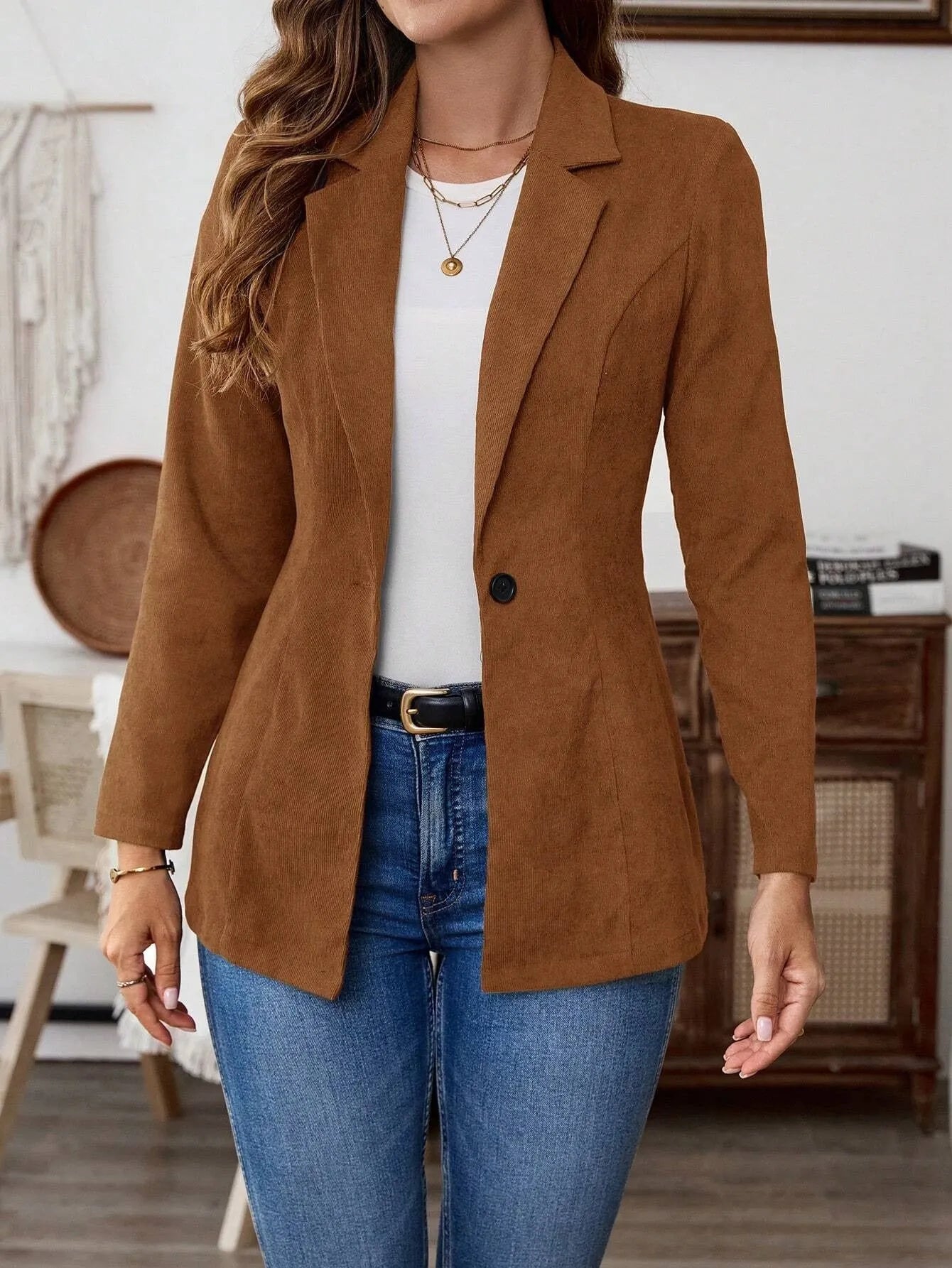 Brown single-breasted men's leisure coat with lapel collar and long sleeves