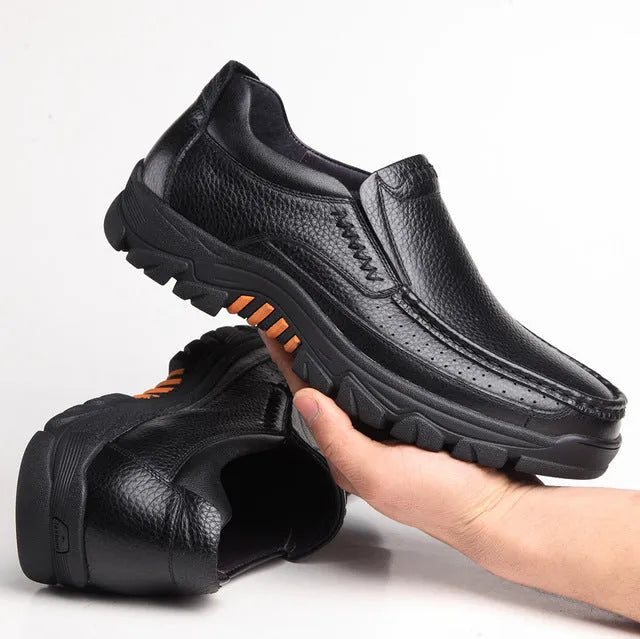 Men's business casual shoes in cowhide leather with rubber sole