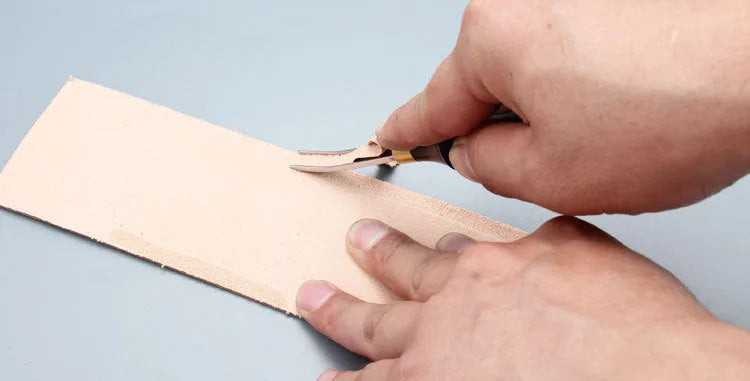Sectional cutting wide shovel edge thinning knife drum shovel with leather sheath for knife sharpening.