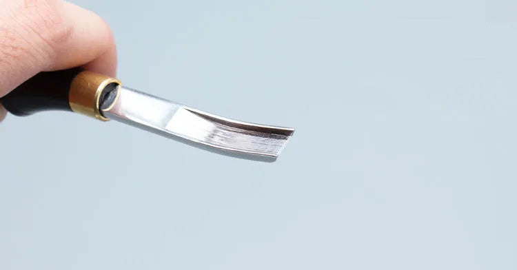 Sectional cutting wide shovel edge thinning knife drum shovel with leather sheath for knife sharpening.