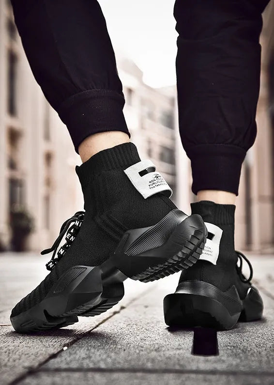 Men's black and white casual sports shoes with mesh lining, sizes 39-47