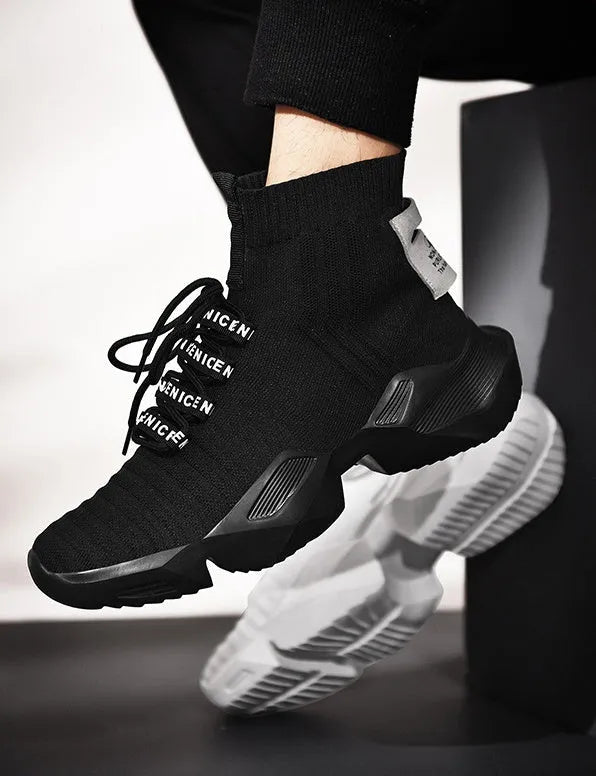 Men's black and white casual sports shoes with mesh lining, sizes 39-47