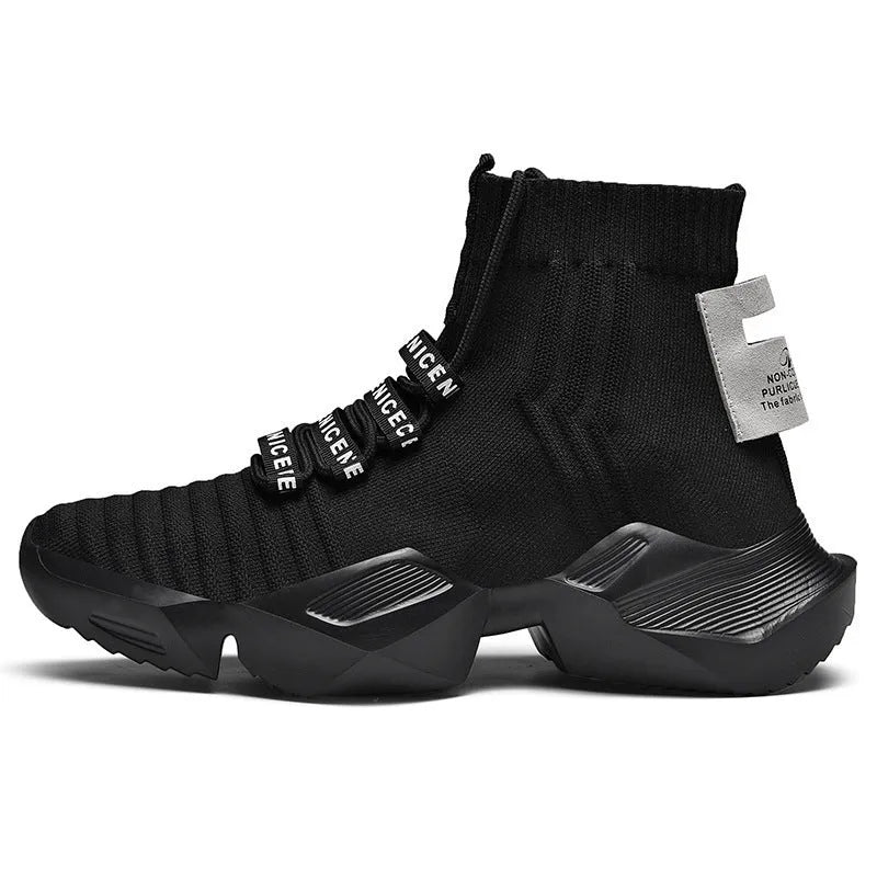 Men's black and white casual sports shoes with mesh lining, sizes 39-47