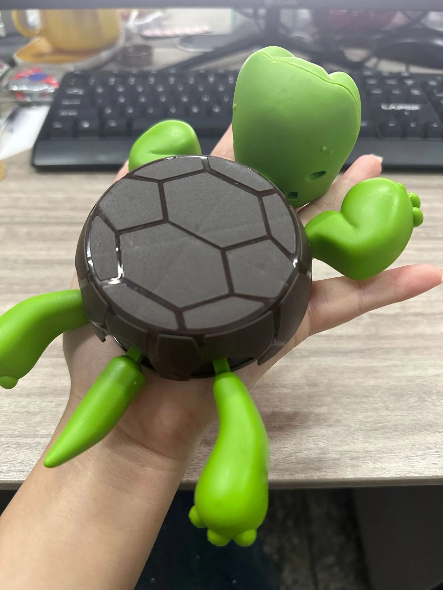 ABS plastic coaster for hot drink heat insulation in light green, dark green, wheat starch, or yellow colour.
