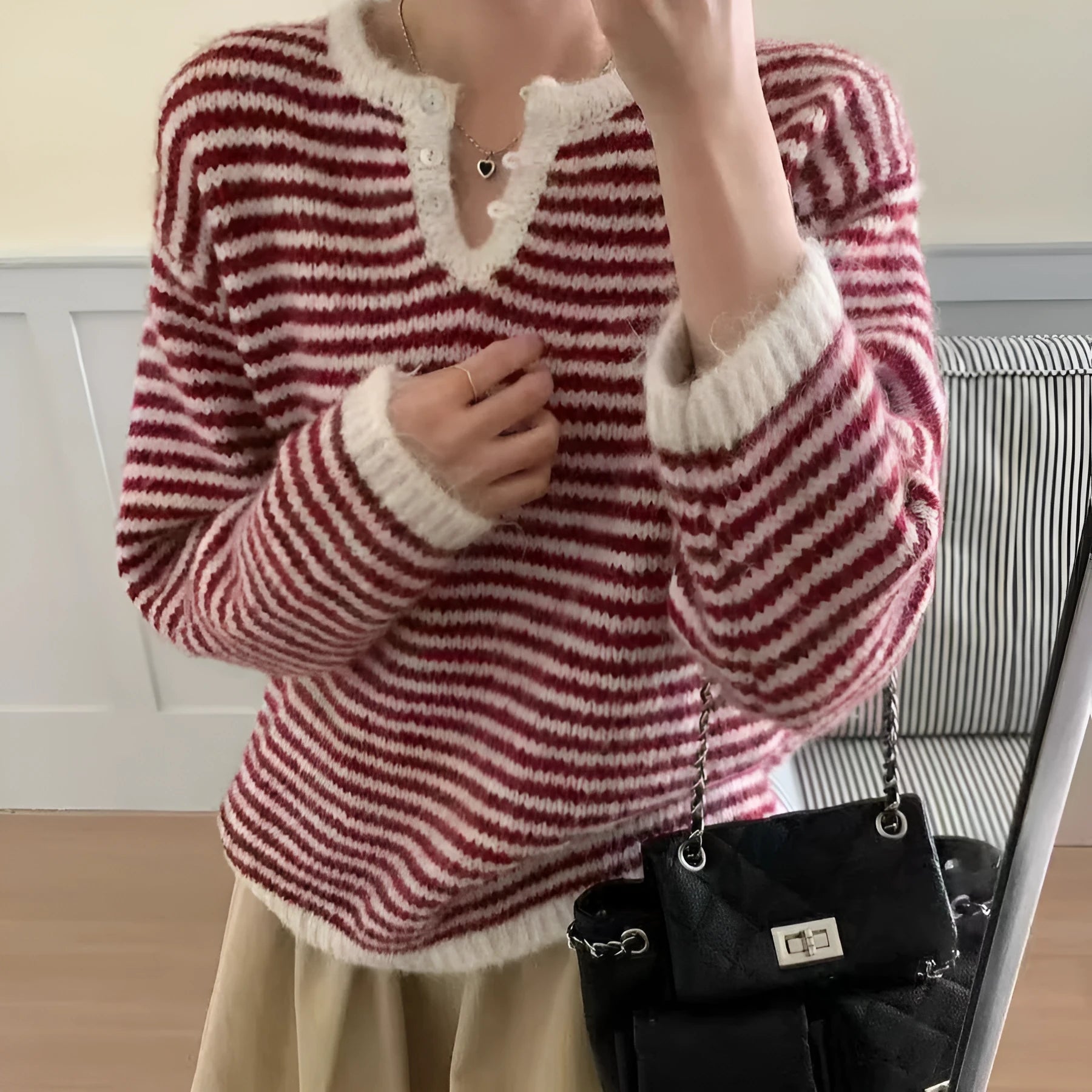Women's striped cashmere sweater in red or blue with retro design and regular long sleeves