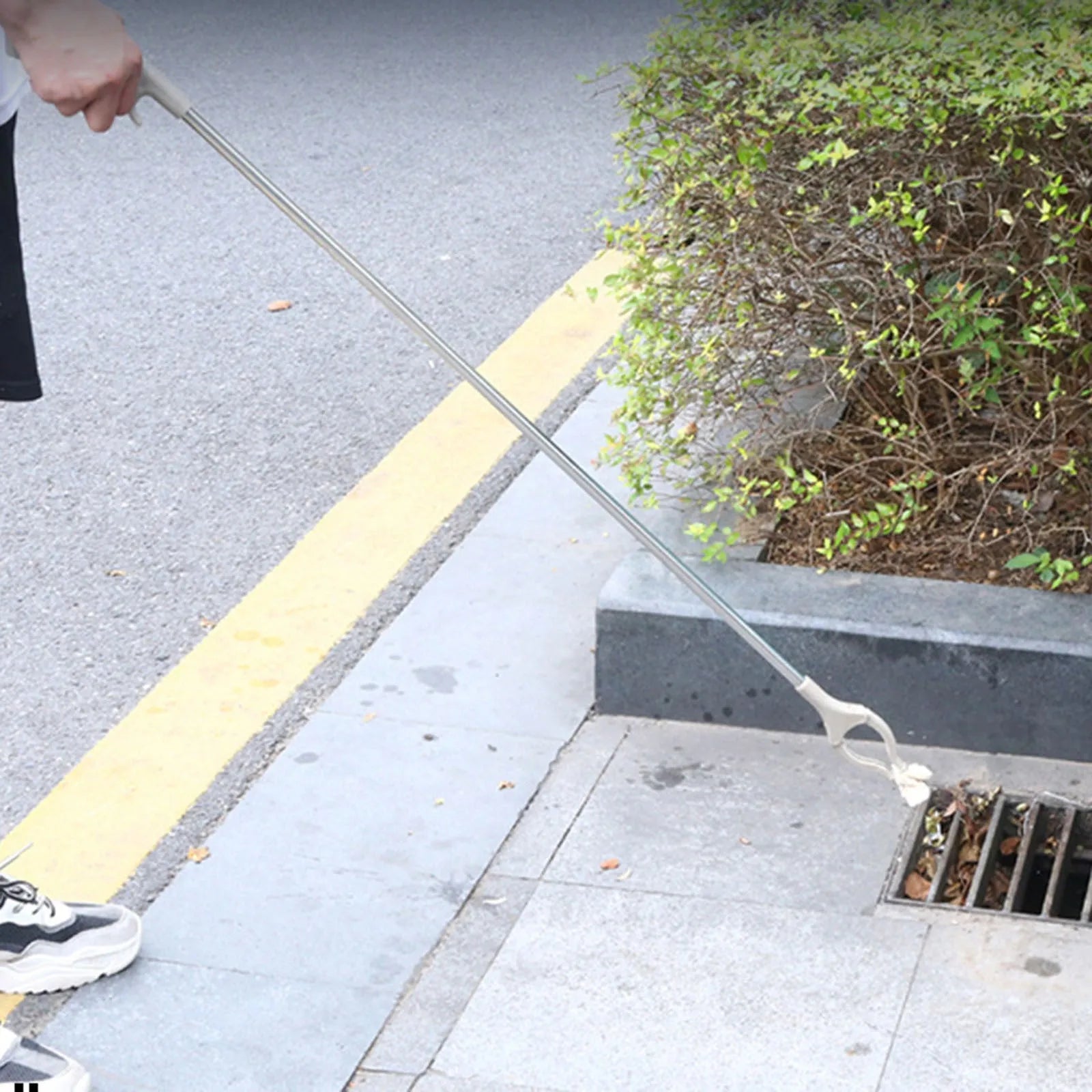 40cm stainless steel garbage picker pliers with extended handle and gripper for outdoor sanitation