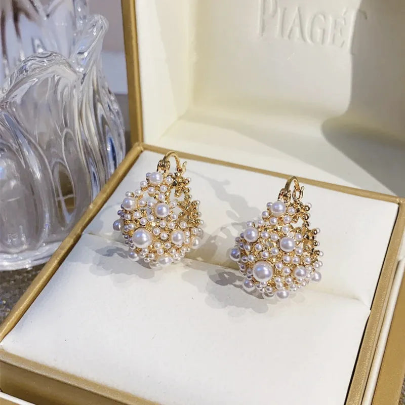 Gold-coloured copper wire flower basket earrings with small beads and inlaid pearls