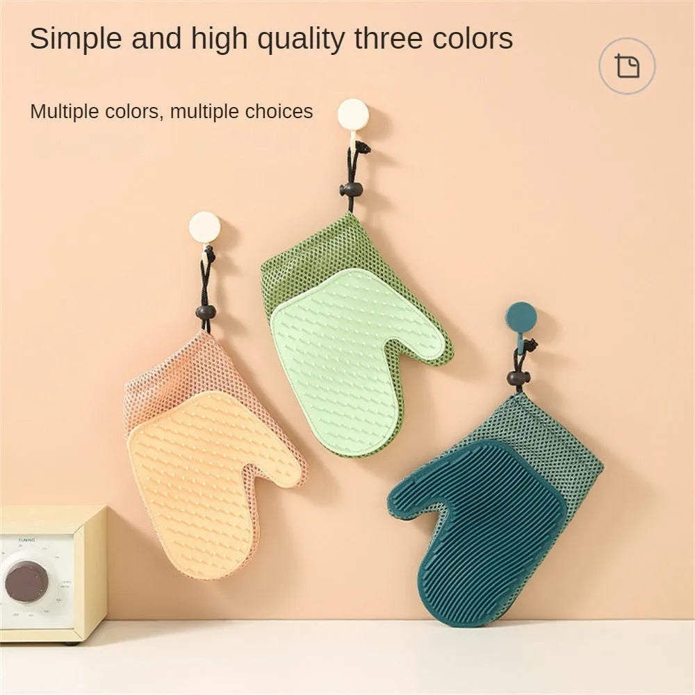 A right-handed pet grooming glove in dark blue, light green or yellow, made from mesh and TPR material.
