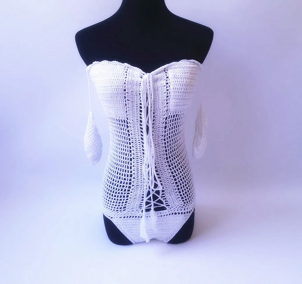 Off-shoulder one-piece swimsuit in European and American sizing available in five colours
