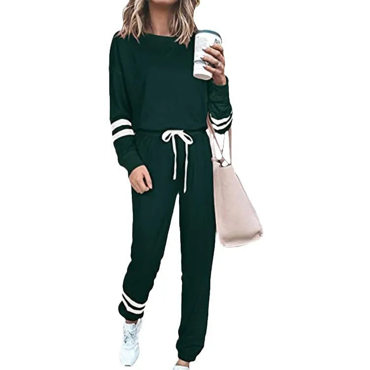 Plus size women's loose-fitting casual suit set in a solid colour, comprising a long-sleeved top and pants.