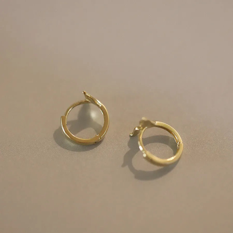 S925 sterling silver fishtail hoop earrings with gold plating in 8mm size
