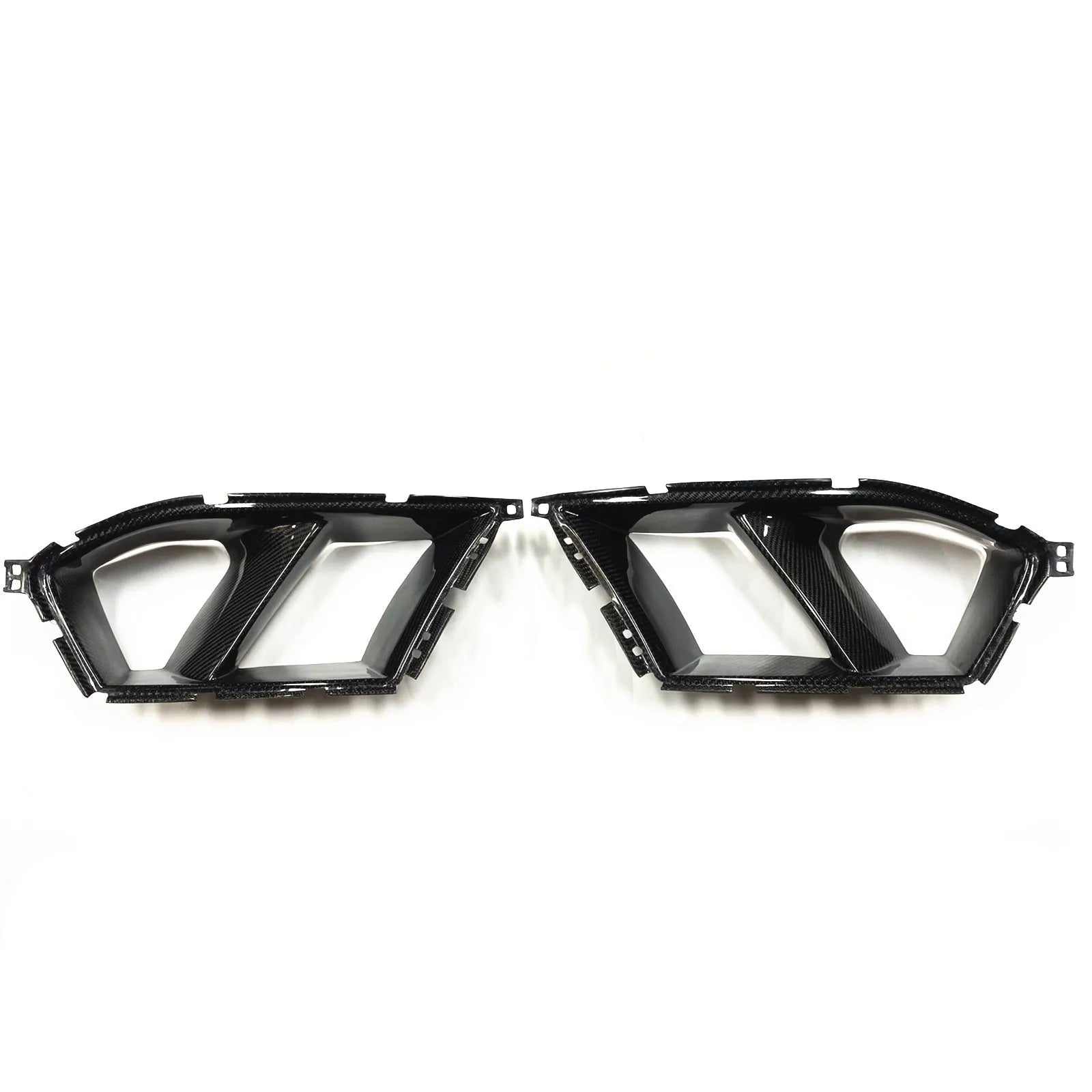 Black dry carbon fibre front bumper grille for BMW M3 M4 G80 G82 with visible 3K weave pattern