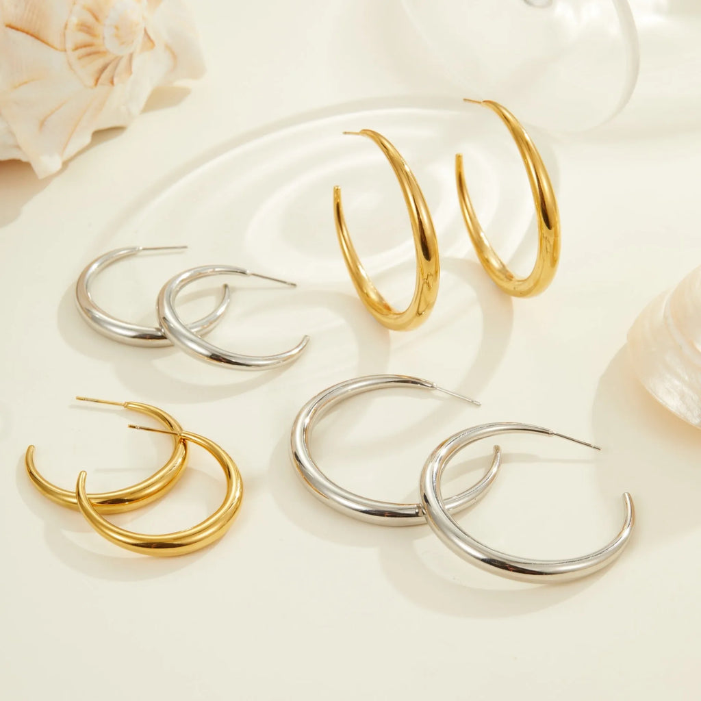 Geometric round hoop earrings in titanium steel with 18K gold plating, available in small and large sizes