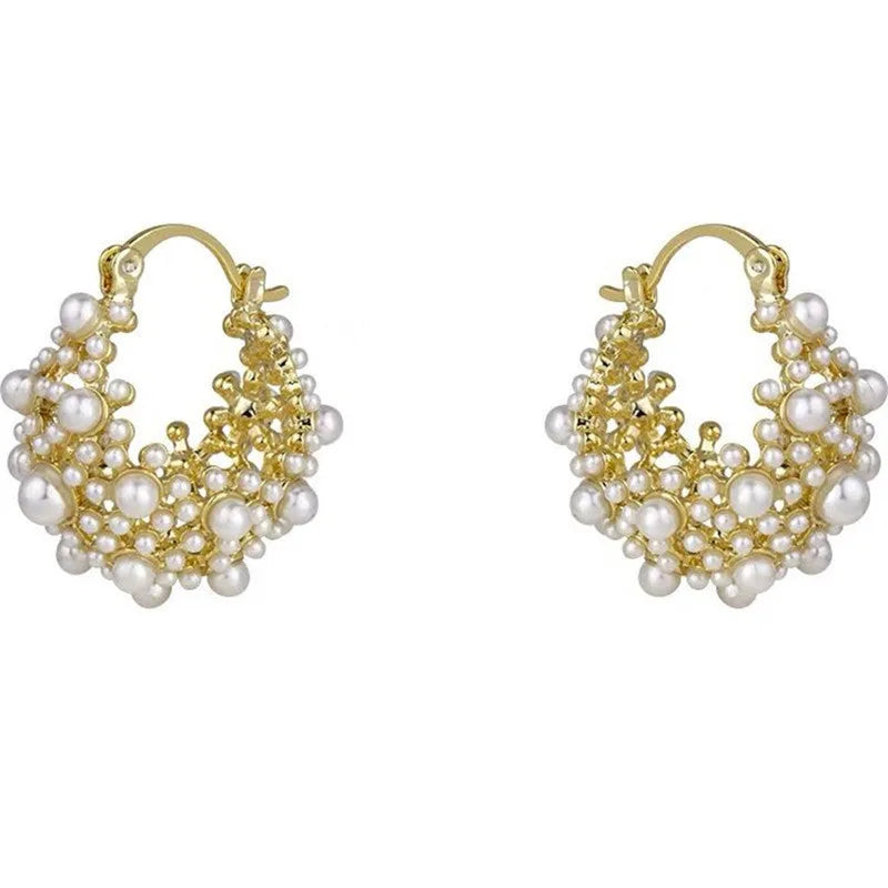 Gold-coloured copper wire flower basket earrings with small beads and inlaid pearls