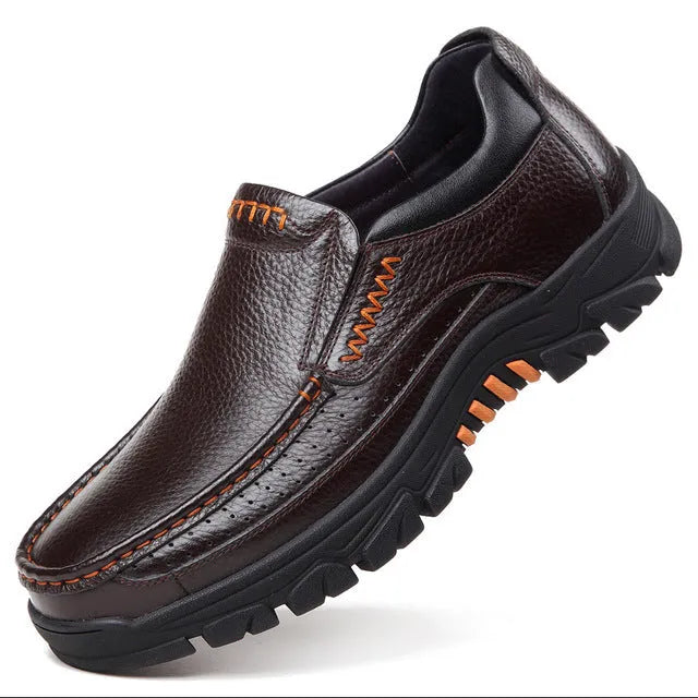 Men's business casual shoes in cowhide leather with rubber sole