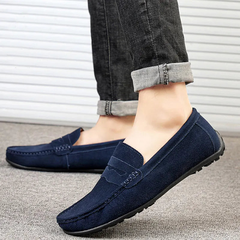 Men's solid colour suede loafers with round toe and slip-on design