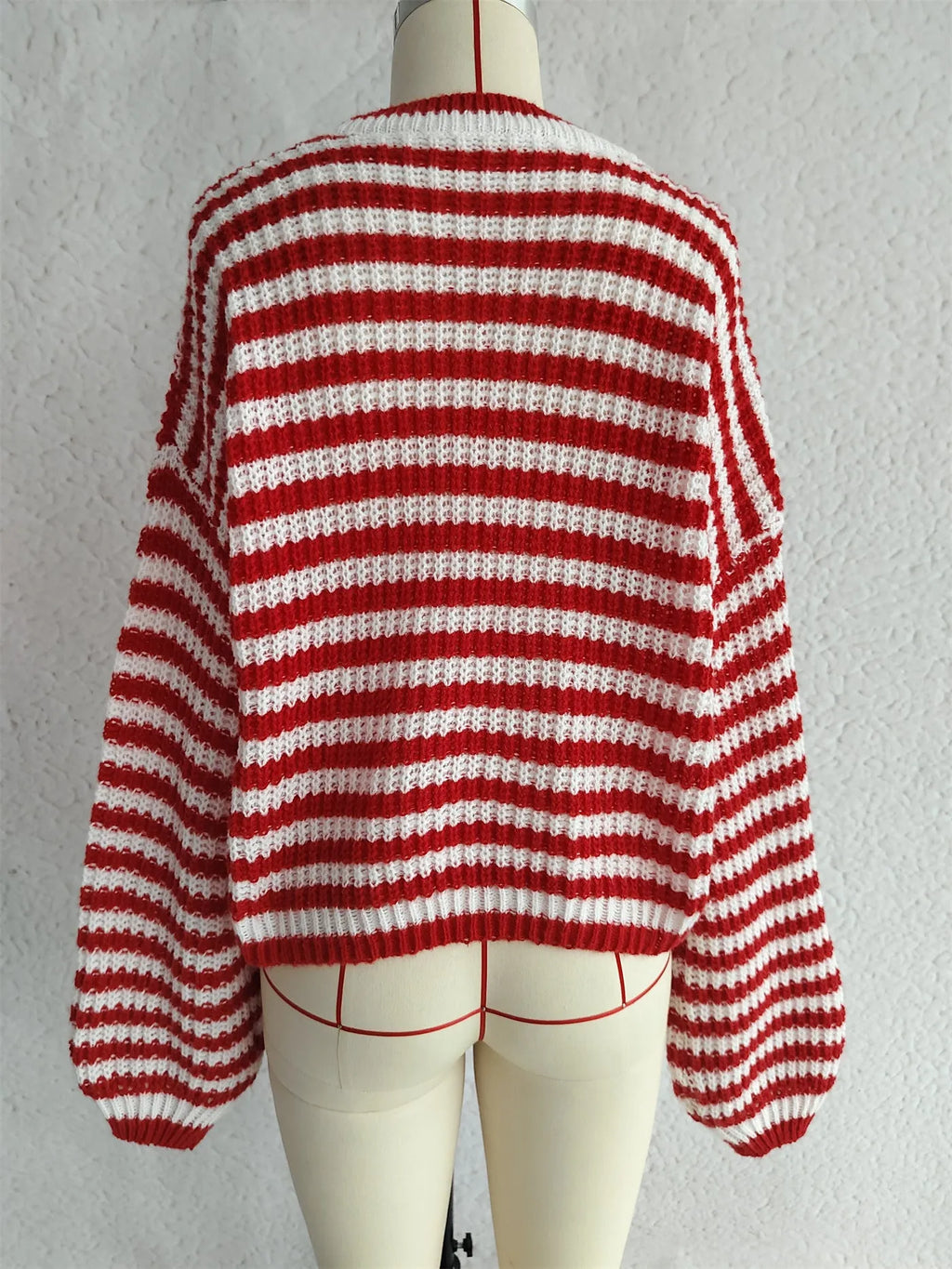 Women's vintage stripe knitted pullover sweater with round neck and long sleeves in loose fit