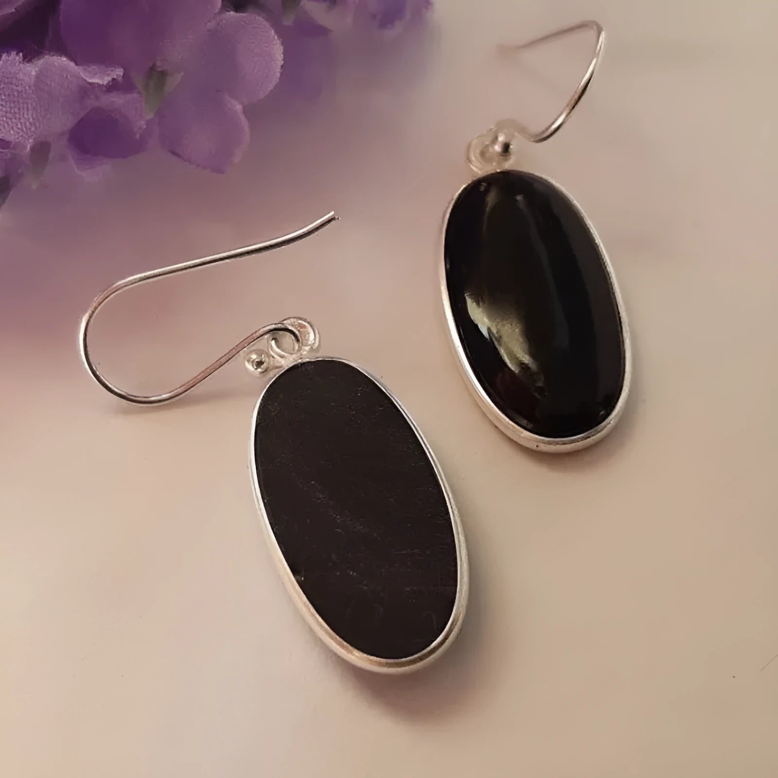 Women's oval black agate pendant earrings with electroplated 925 silver finish in geometric Chinese style