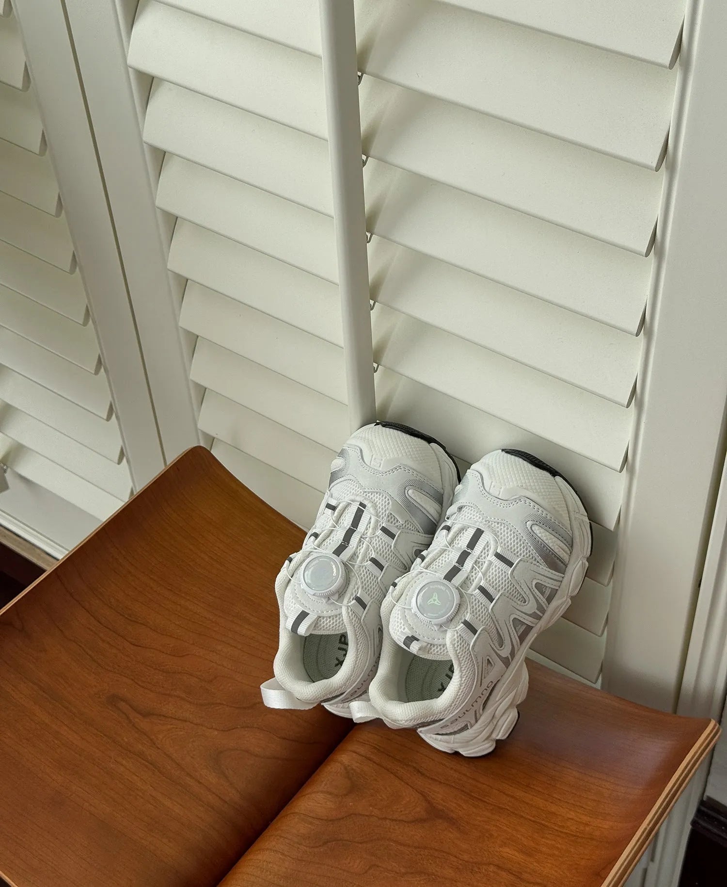 Girls lightweight casual shoes with PU leather mesh upper in black, beige, or pink colours.