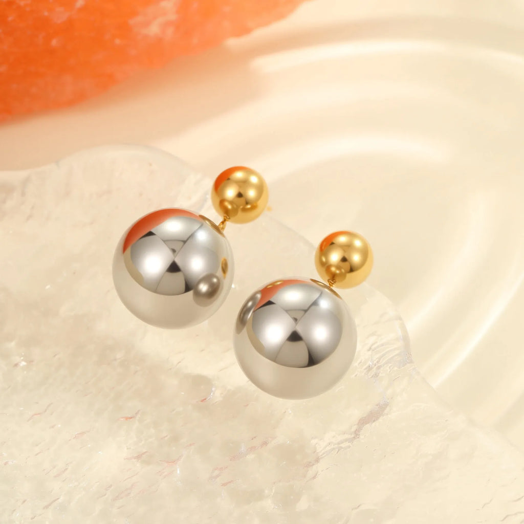 Women's geometric ear studs with colour-block design and round bead elements