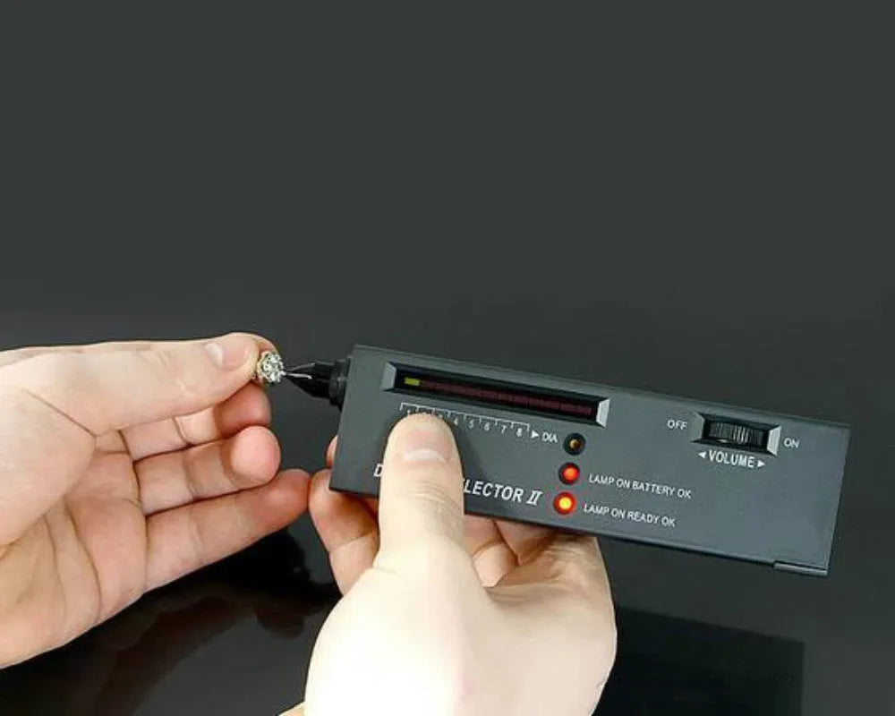Black second generation thermal conductivity tester for diamond identification with metal probe