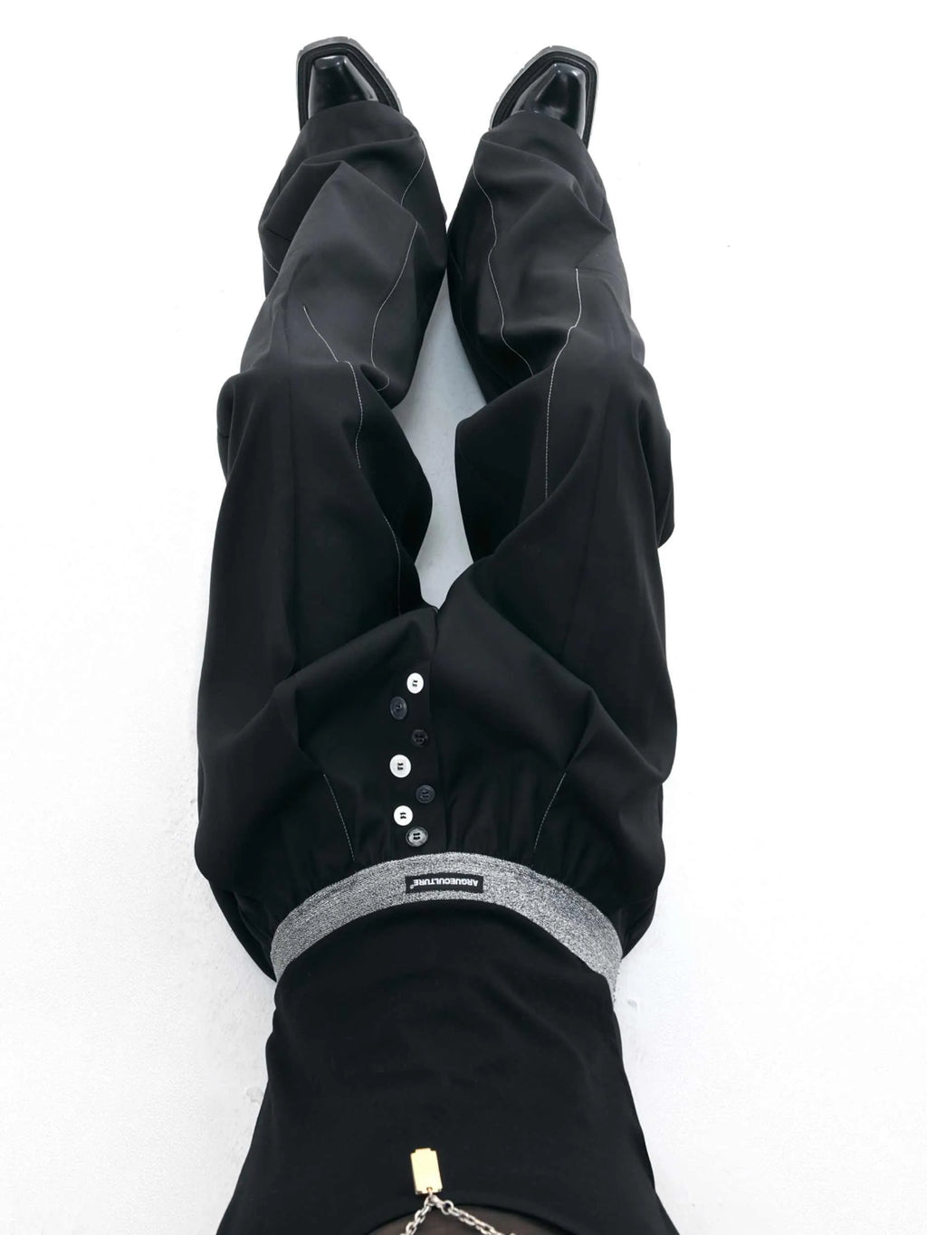 Drooping straight-leg suit pants with button open line design and high waist in black and grey colours