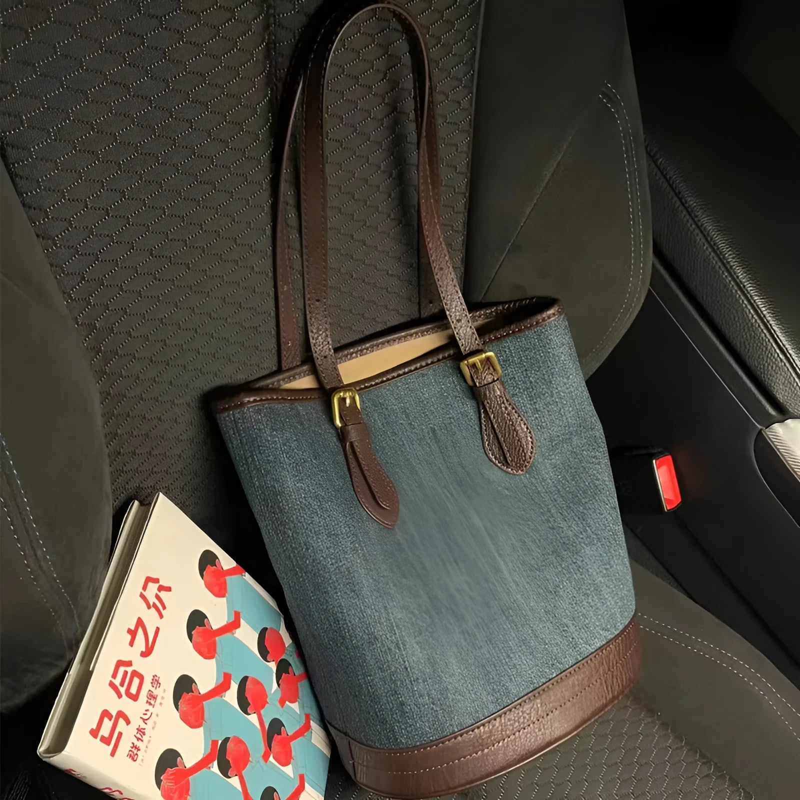 Denim patchwork retro bucket handbag with one-shoulder strap showing 23x27x16cm dimensions
