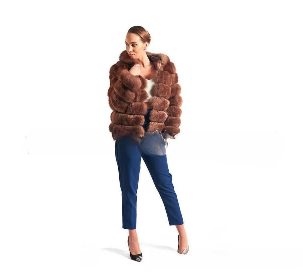 A loose-fitting women's street fashion coat with a detachable artificial fur hood.