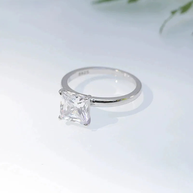 A geometric 925 silver women's ring with a round zirconium stone, shown in gold, rose gold, and silver finishes.