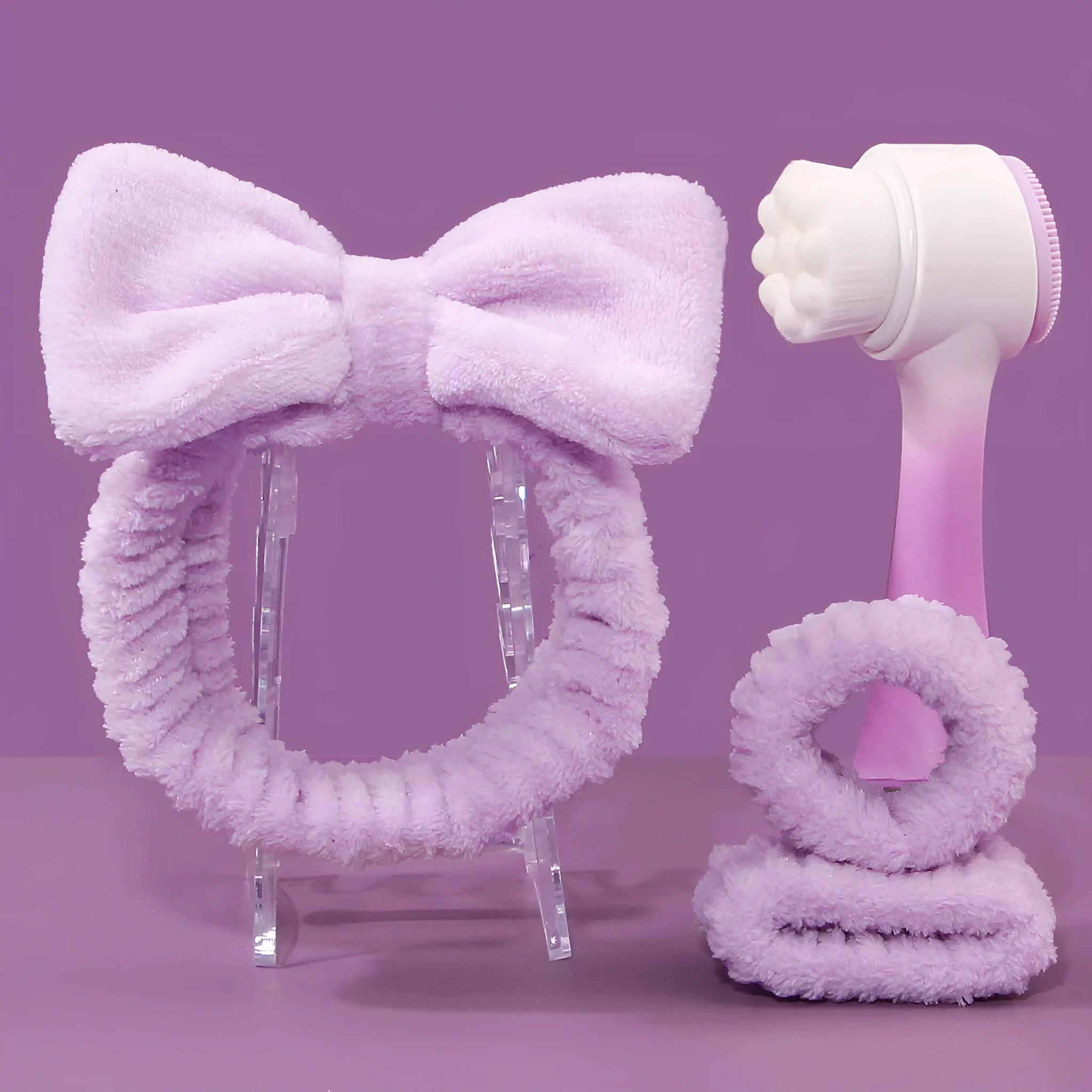 Facial brush set with keep dry hair band, plastic handle brush and four replacement brush heads