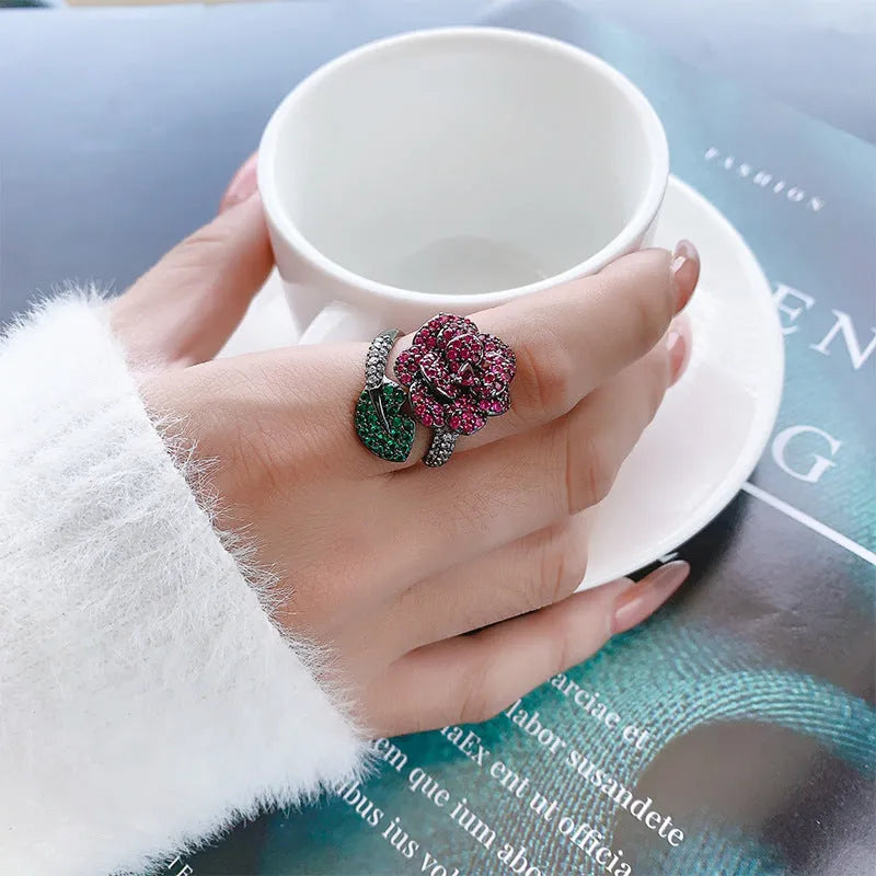 Women's black gold geometric ring with gold-plated red corundum flower detail