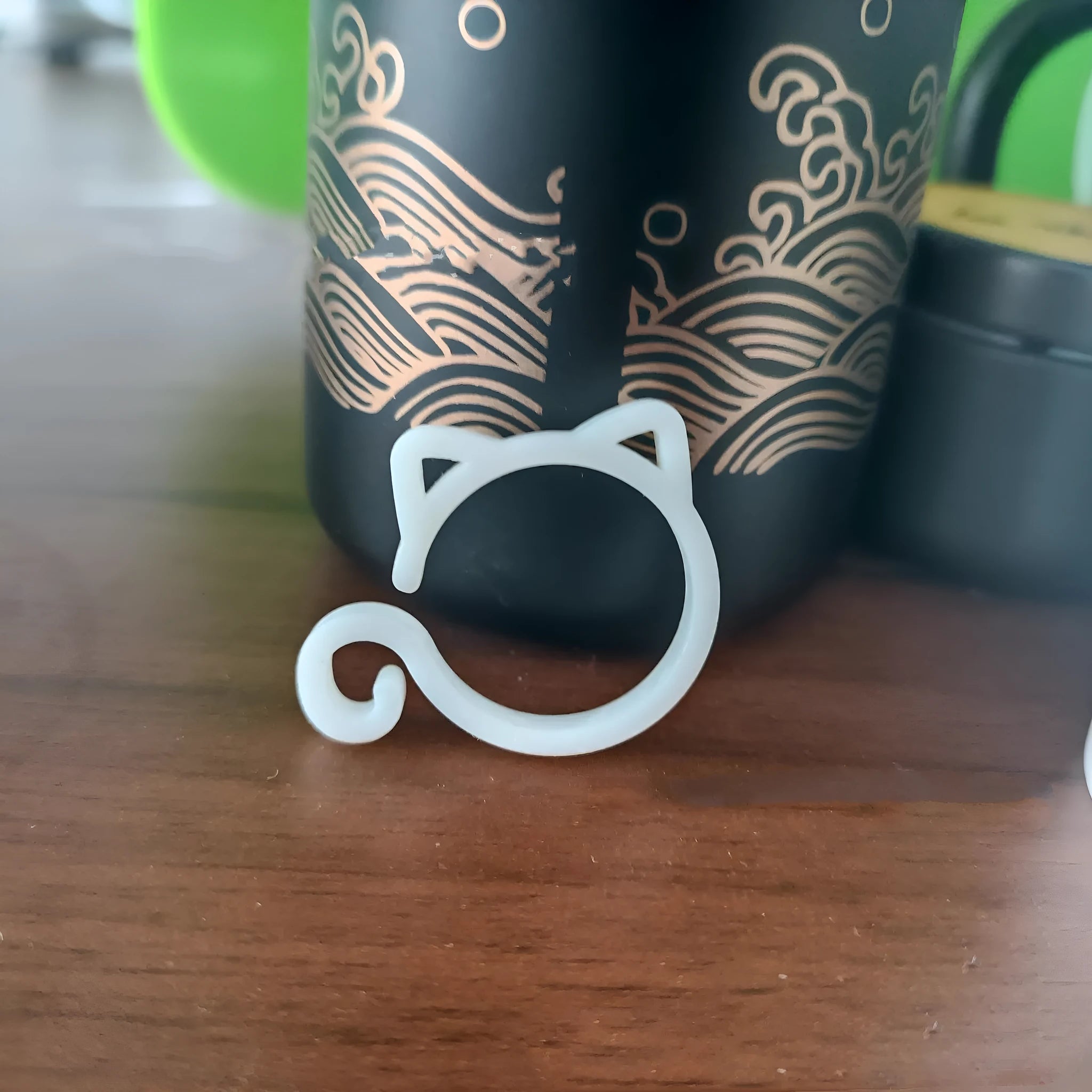 Cat-shaped plastic gardening clip in green colour measuring 3x4cm for plant support