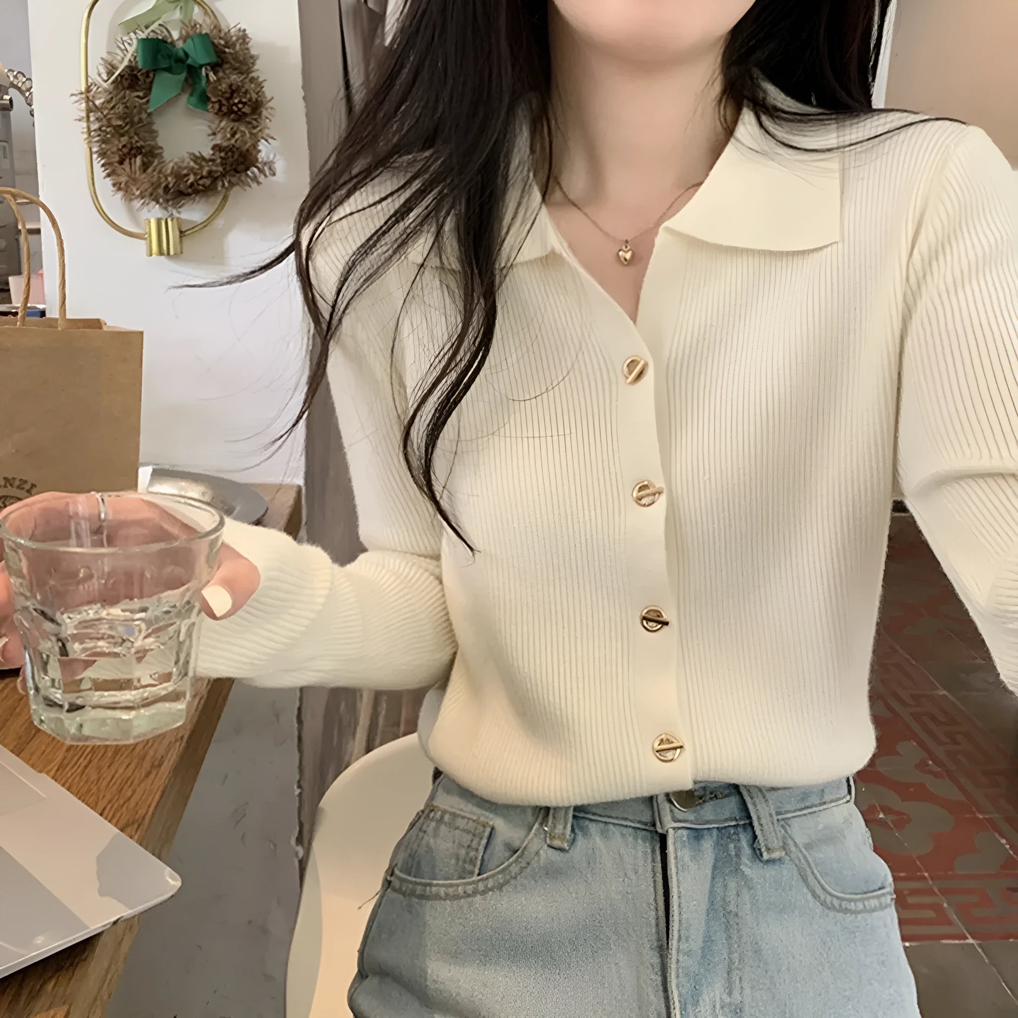 Women's knitted cardigan top in viscose fabric with long sleeves and loose fit