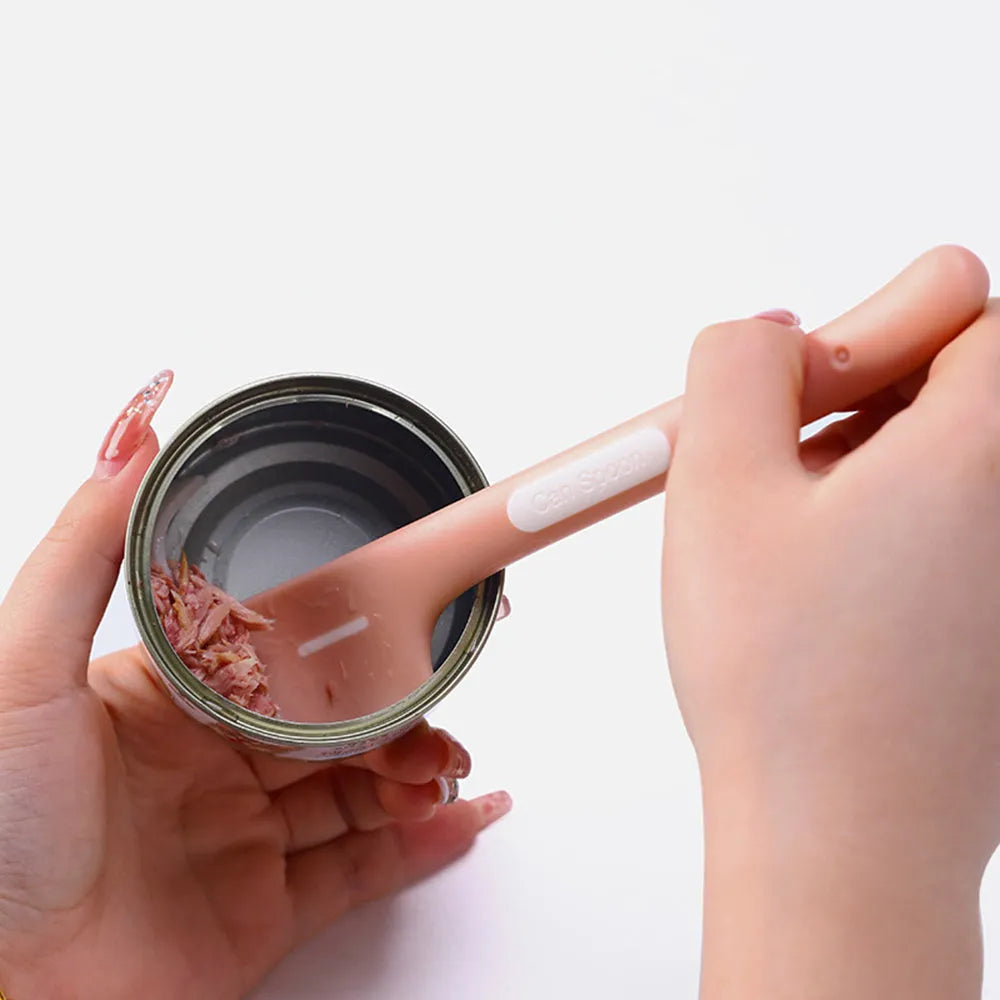 Long handle pet feeding spoon with right-angle head for scraping canned wet food